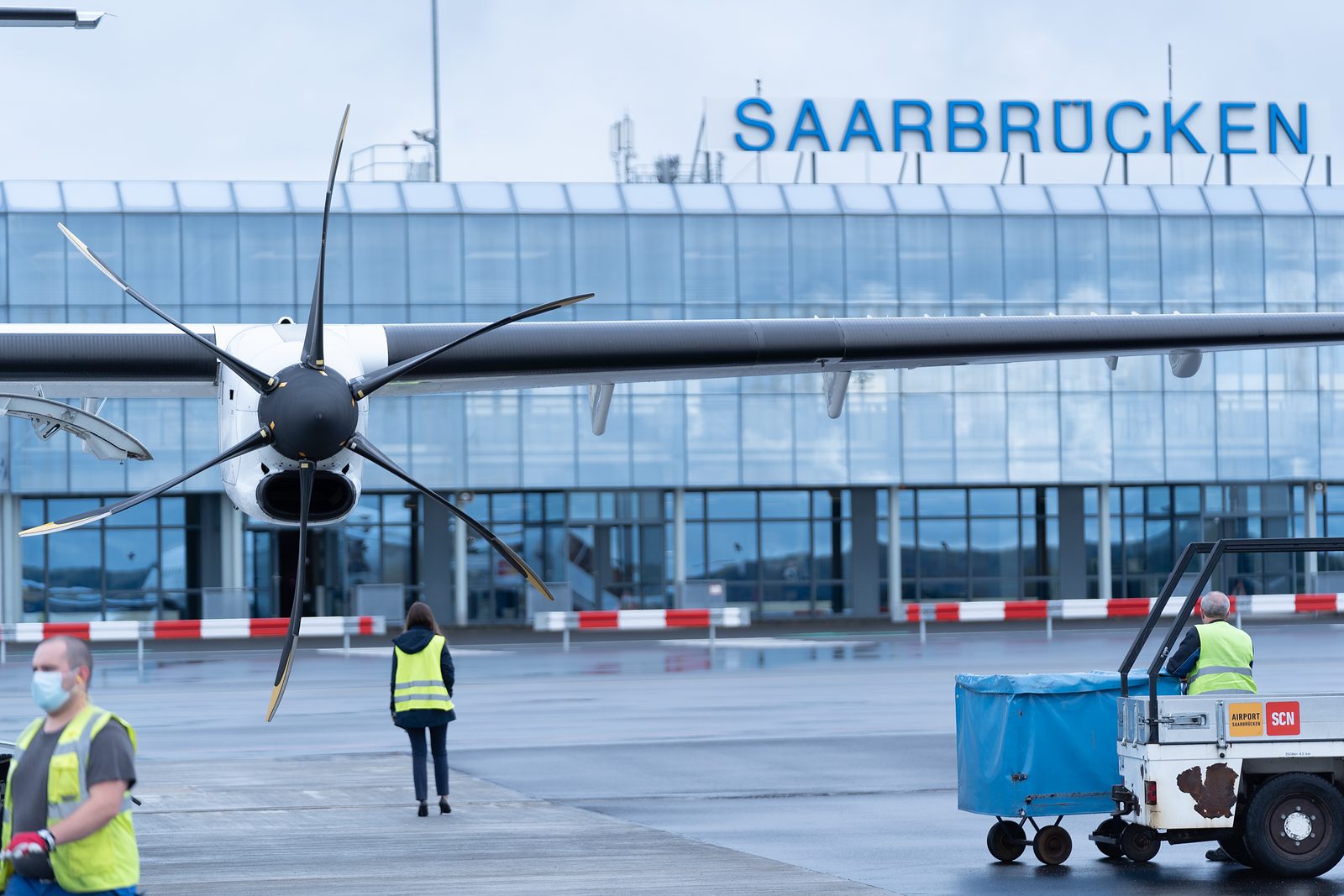 Industrial photography, aviation: apron at Saarbrücken Airport with propeller aircraft