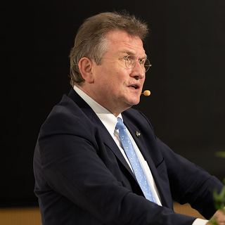 Eventfotografie Saarland: Redner am Pult bei einem Fachkongress
