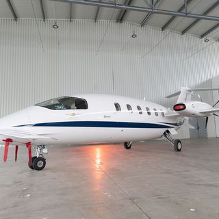 Industriefotografie Saarland: Businessjet im Hangar
