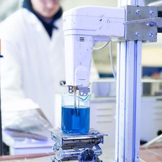 Industriefotografie Saarland: Beschichtungsversuch im Labor von EPG