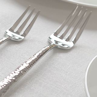Reference video Saarland: product film with detail shots of cutlery and tableware in landscape format