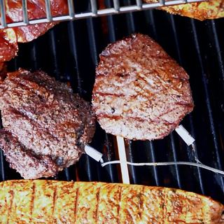 Reference video Saarland: vertical product video for Broil King: operation, grill grate and food in the spotlight