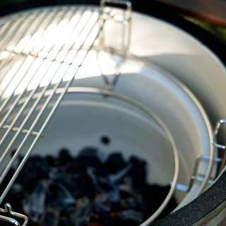 Reference video Saarland: commercial for Forest Grill: ceramic grill, embers and details in the garden
