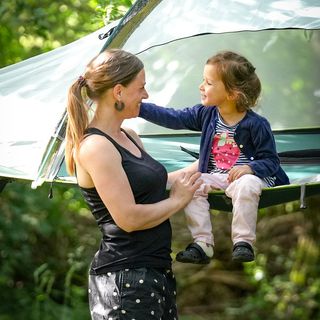Werbefotografie Saarland: Mutter und Kind am Tentsile Baumzelt