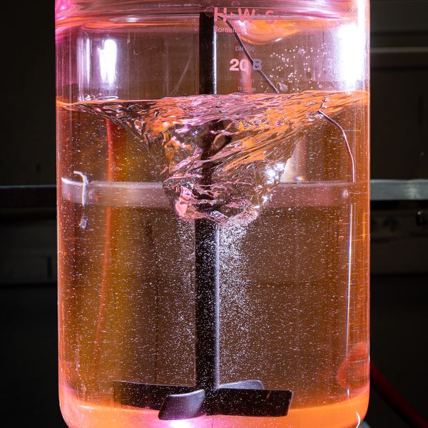 Industrial photography Saarland: stirring vessel with liquid in the EPG laboratory