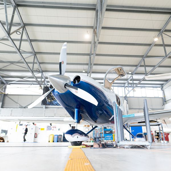 Industrial photography Saarland: propeller aircraft in the hangar