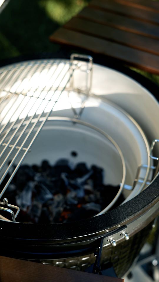 Videography Saarland: commercial for Forest Grill: ceramic grill, embers and details in the garden