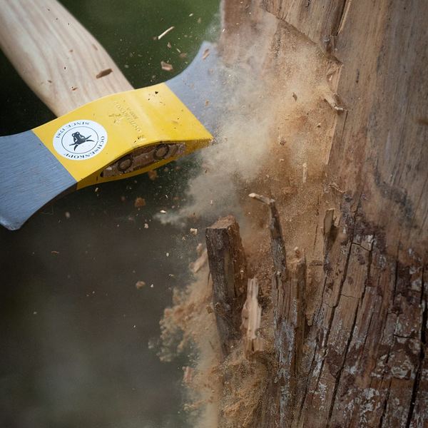 Werbefotografie Saarland: Ochsenkopf Axt beim Spaltschlag