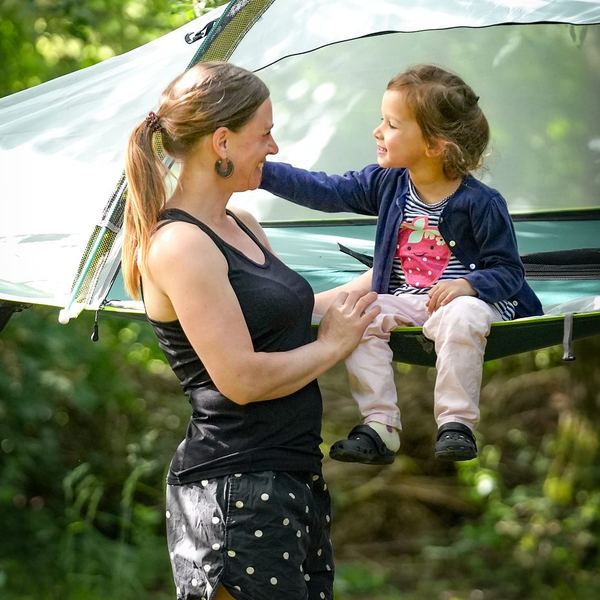 Werbefotografie Saarland: Mutter und Kind am Tentsile Baumzelt