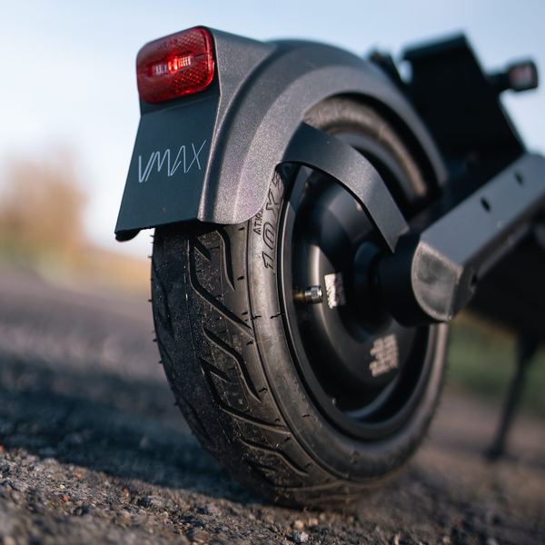 Werbefotografie Saarland: VMAX E-Scooter, Detail von Hinterrad und Rücklicht