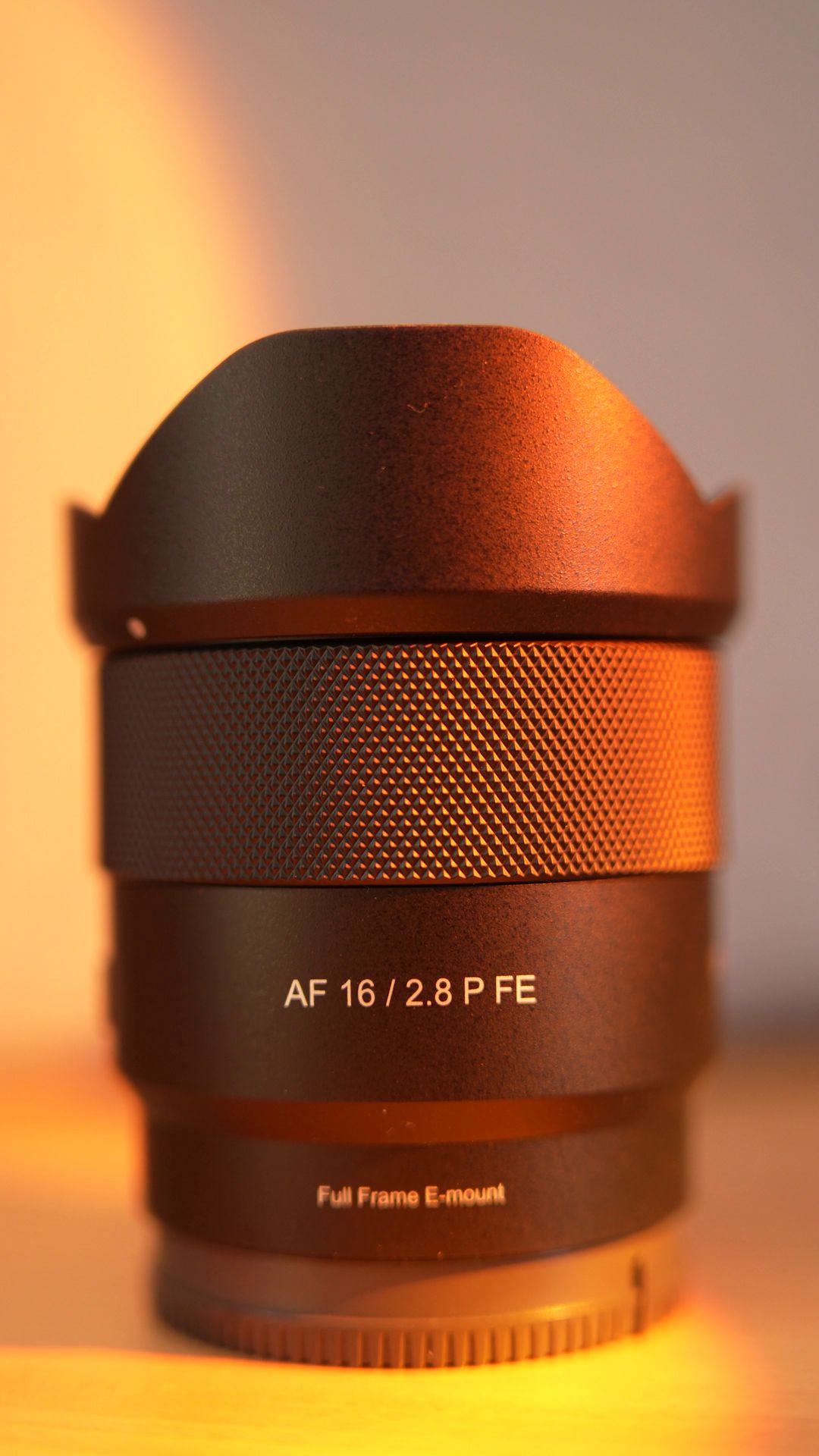 Videography Saarland: Samyang lens in warm backlight from a commercial