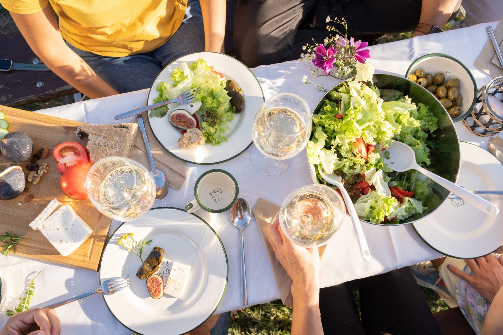 Advertising photography Saarland: Nordisk outdoor: laid table with salads outdoors